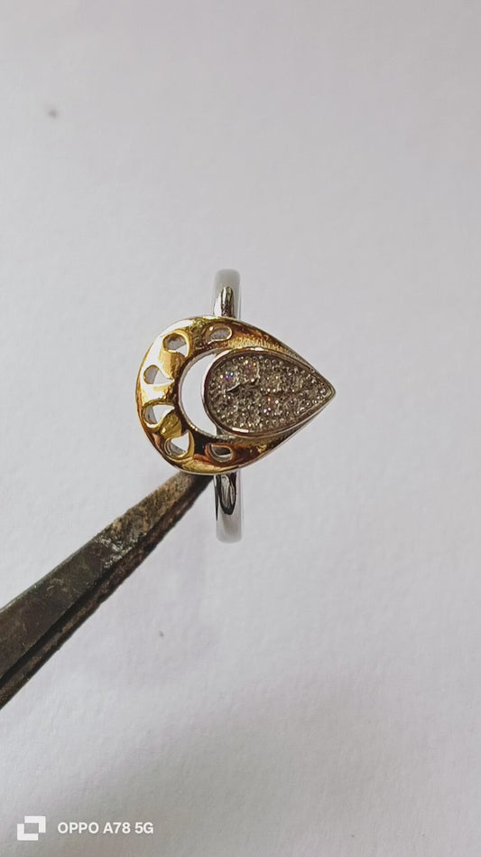 Girls ring 92.5 silver with rhodium plating.                  weight 2.820gm